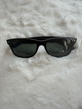 Classic Black Wayfarer Sunglasses - Unbranded